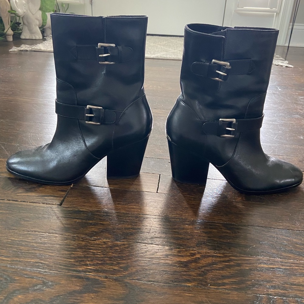Micheal Kors black zip up boots